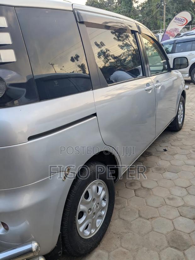 Toyota Sienta 2006 Silver