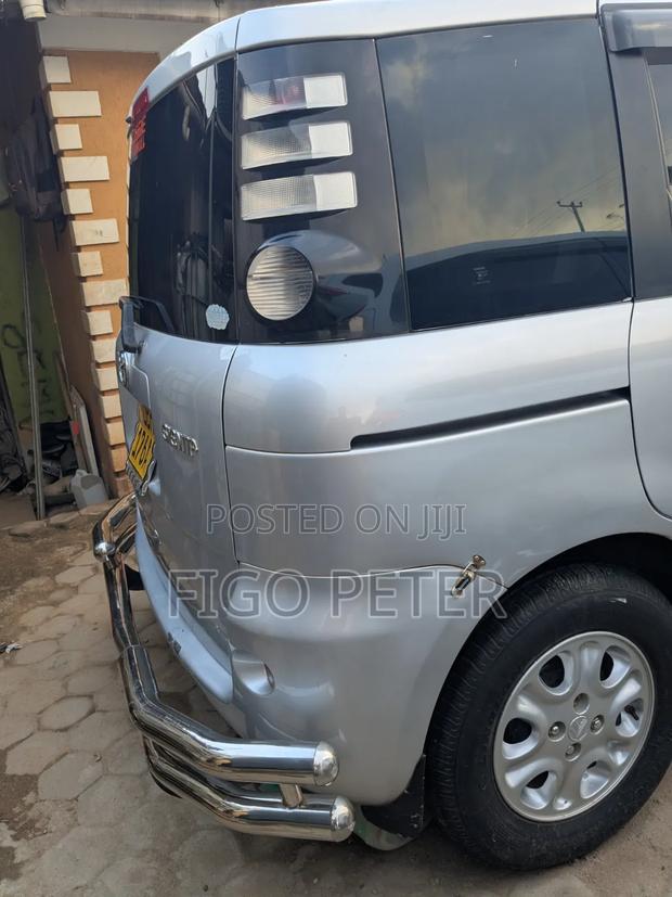 Toyota Sienta 2006 Silver