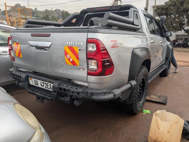 Toyota Hilux 2019 Silver