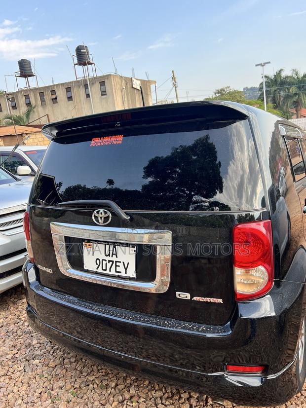 Toyota Corolla Rumion Hatchback 1.5 FWD 2014 Black