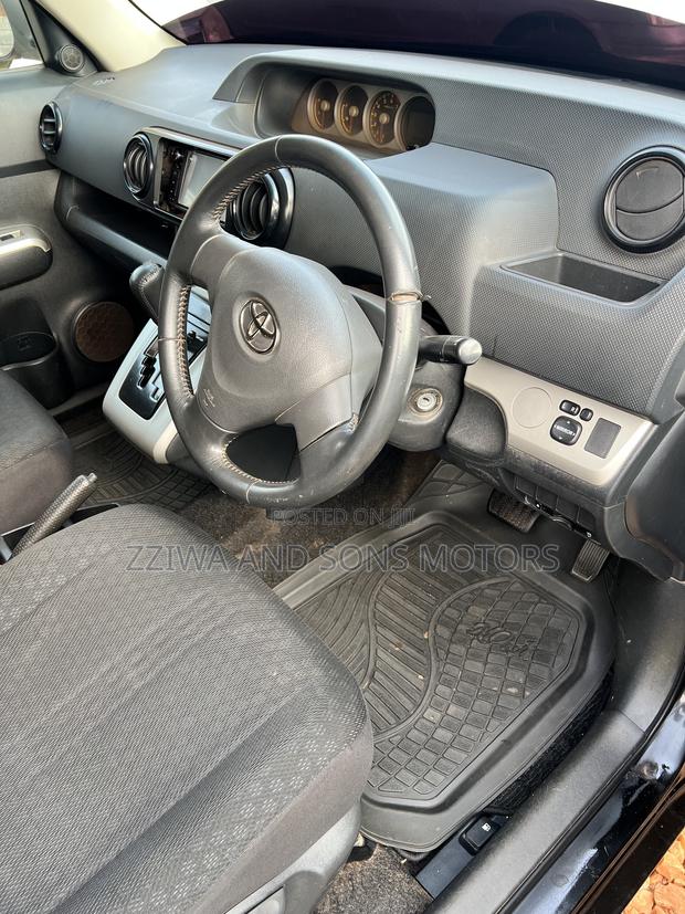 Toyota Corolla Rumion Hatchback 1.5 FWD 2014 Black