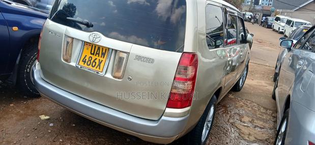 Toyota Probox 2005 Gold