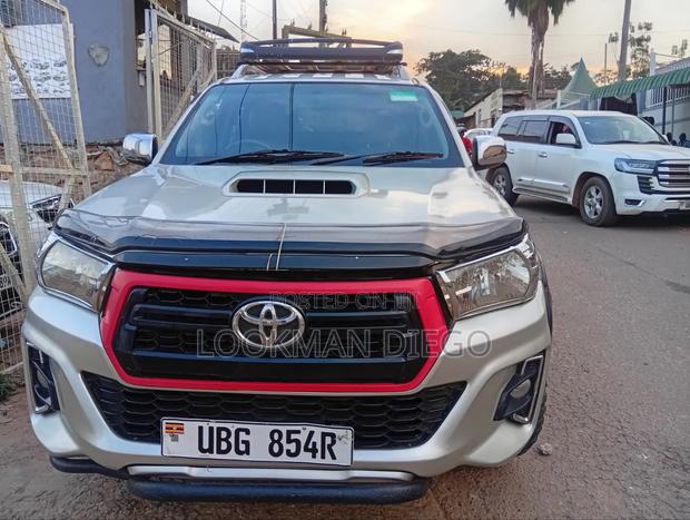 Toyota Hilux 2010 Silver