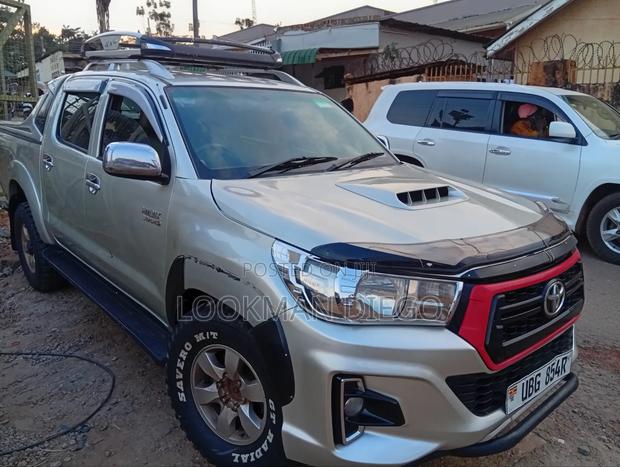 Toyota Hilux 2010 Silver