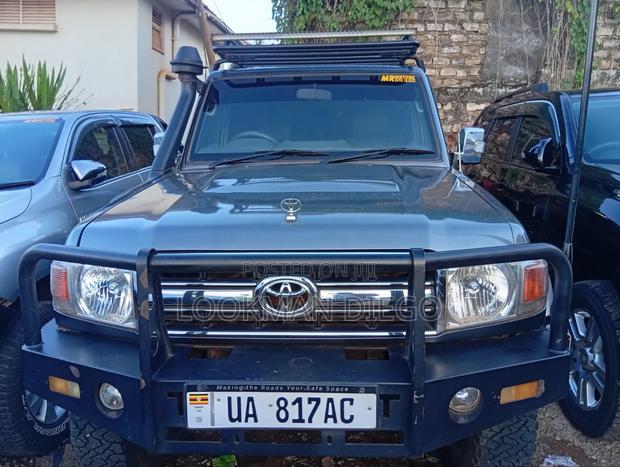 Toyota Land Cruiser Prado 2016 Gray