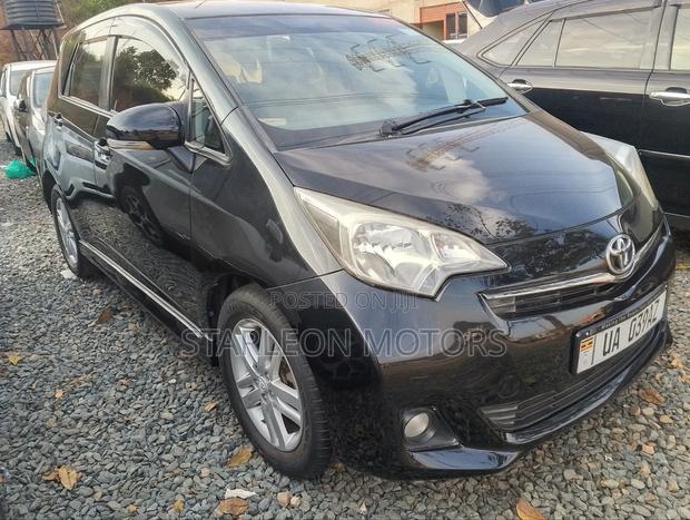 Toyota Ractis 2011 Black