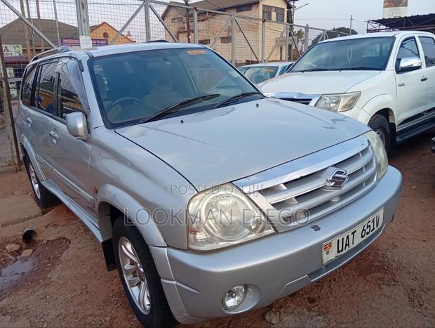 Suzuki Escudo 2004 Silver
