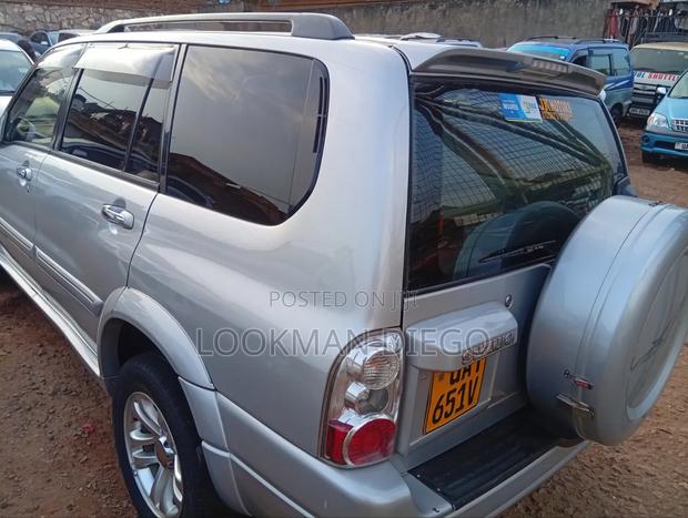 Suzuki Escudo 2004 Silver