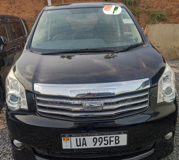 Toyota Noah 2011 Black