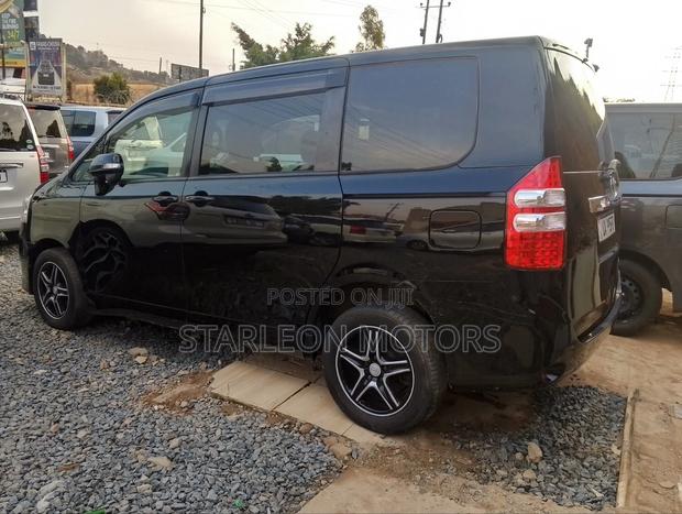 Toyota Noah 2011 Black