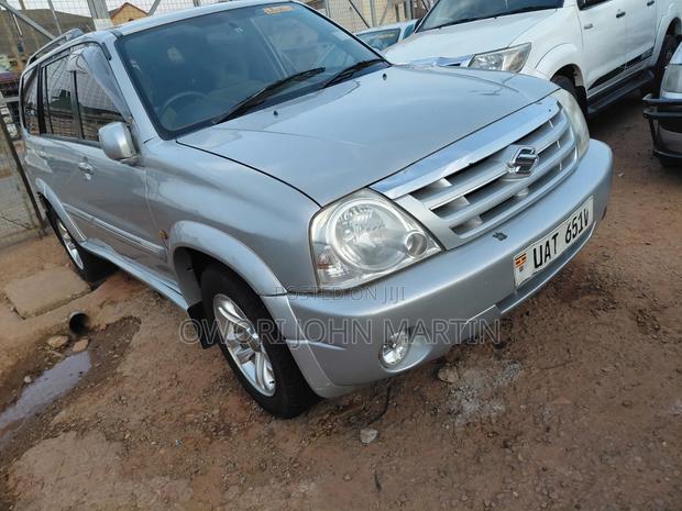 Suzuki Escudo 2004 Silver