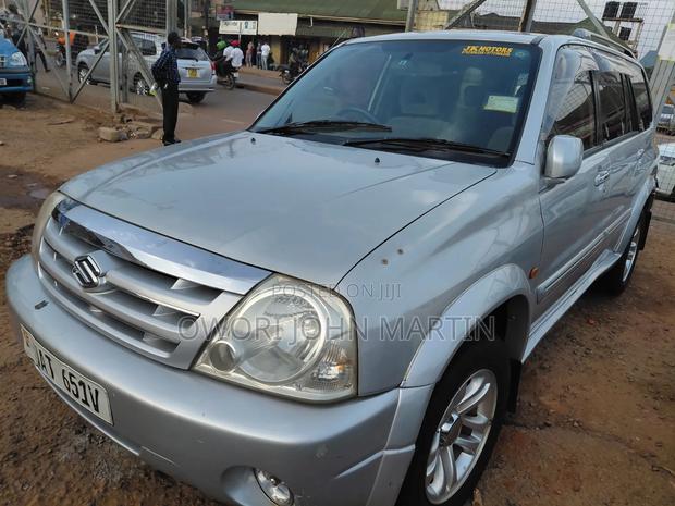 Suzuki Escudo 2004 Silver
