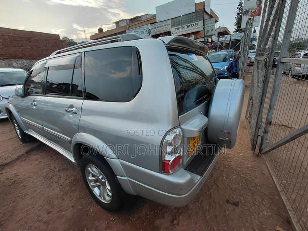 Suzuki Escudo 2004 Silver