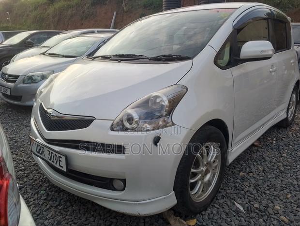 Toyota Ractis 2009 White