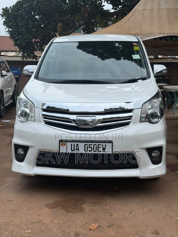 Toyota Noah 2012 White