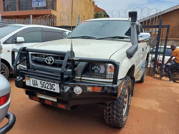 Toyota Hilux 1997 White