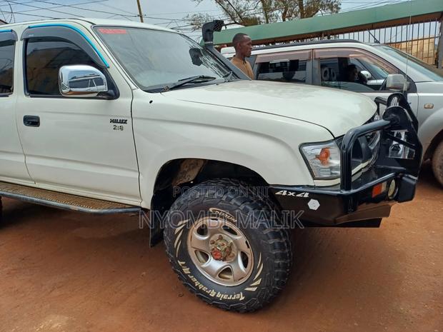 Toyota Hilux 1997 White