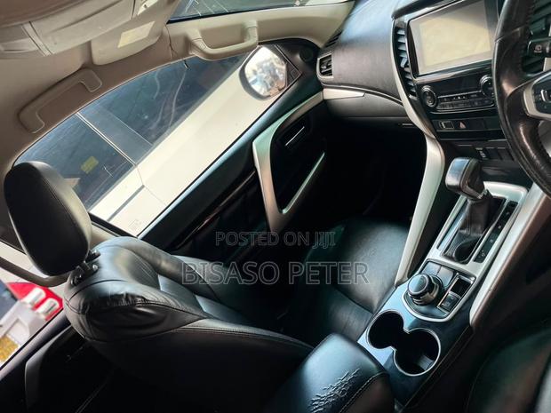 Mitsubishi Pajero 2016 Silver
