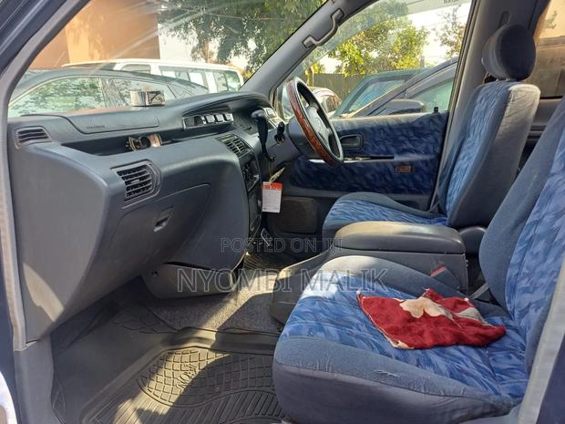 Toyota Noah 2001 Blue