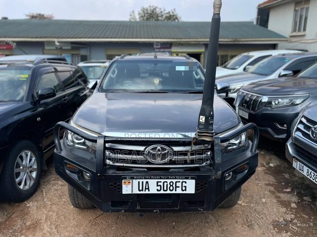 Toyota Hilux 2017 Gray