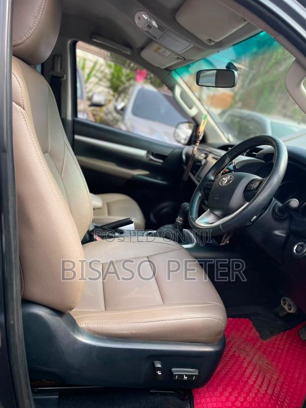 Toyota Hilux 2017 Gray