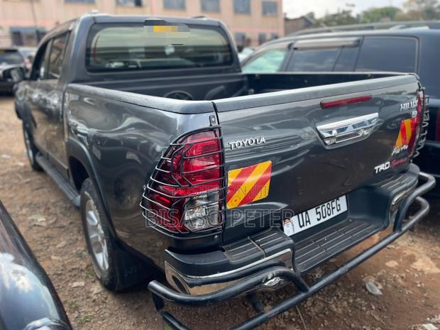 Toyota Hilux 2017 Gray