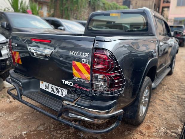 Toyota Hilux 2017 Gray