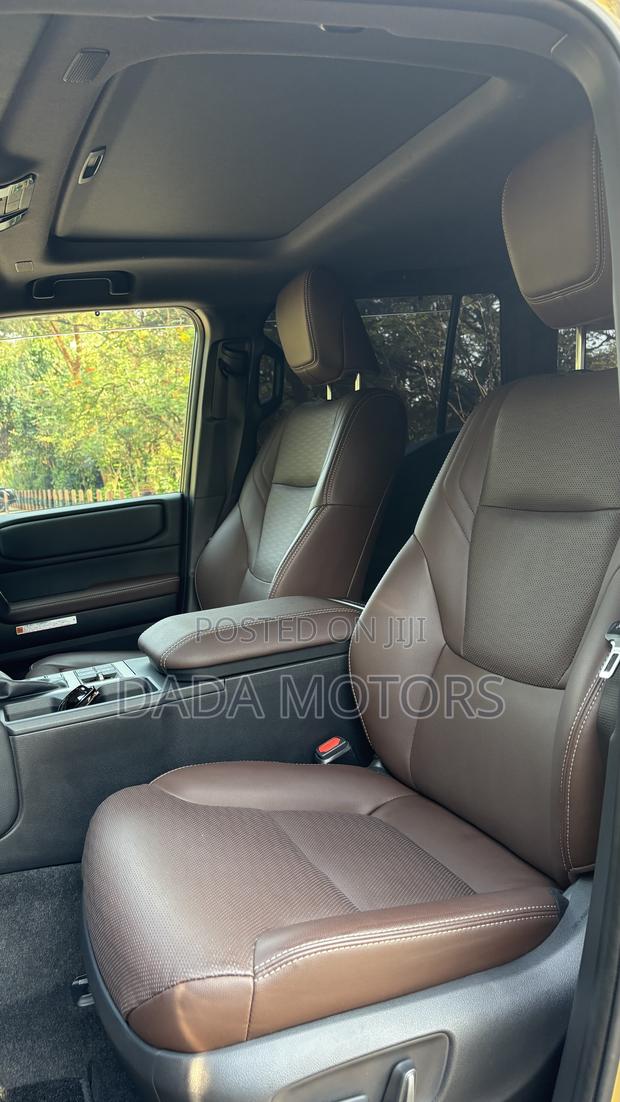 New Toyota Land Cruiser Prado 2.8 2024 Gold