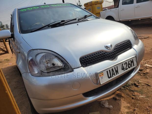 Toyota Vitz 1.0 FWD 5dr 1999 Silver