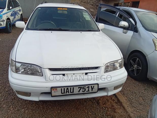 Toyota Carib 2000 White