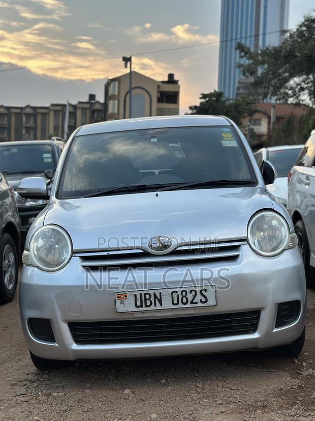 Toyota Sienta 2008 Silver