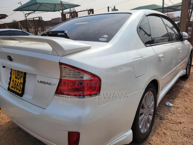 Subaru Legacy 2.0 AWD 2007 White