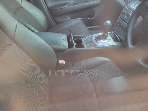 Nissan Skyline 2010 Silver