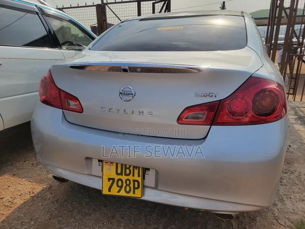 Nissan Skyline 2010 Silver