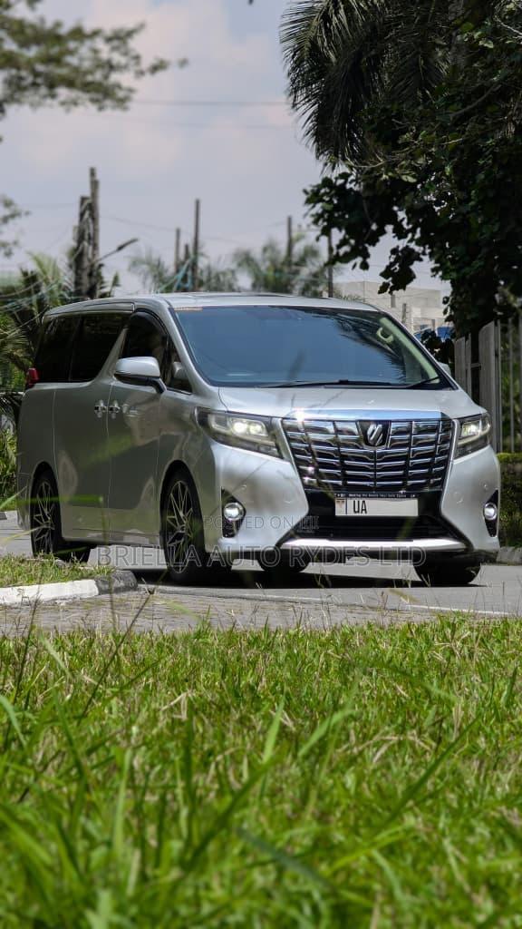 Toyota Alphard 2017 Silver
