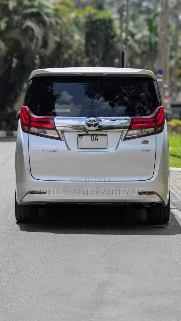 Toyota Alphard 2017 Silver
