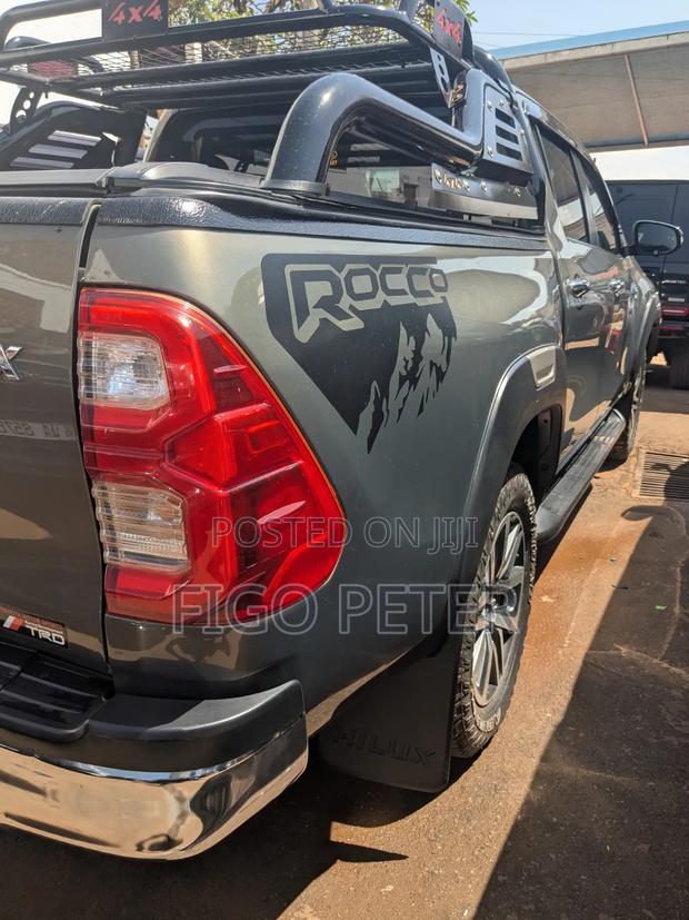 Toyota Hilux 2018 Gray