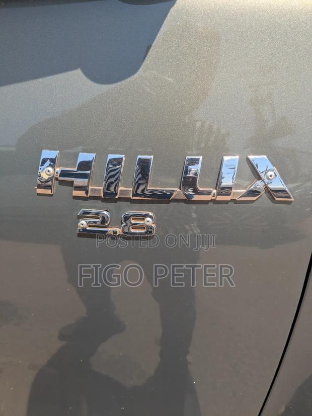 Toyota Hilux 2018 Gray