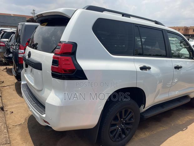 Toyota Land Cruiser Prado 2023 White