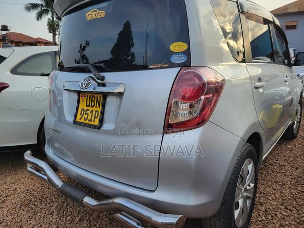 Toyota Ractis 1.5 AWD 2010 Silver