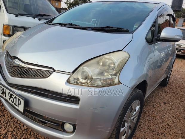 Toyota Ractis 1.5 AWD 2010 Silver