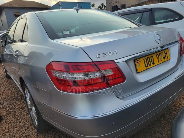 Mercedes-Benz E300 2011 Silver