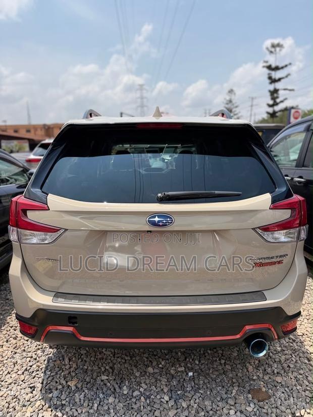 Subaru Forester Premium AWD 2020 Beige