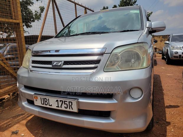 Toyota Noah 2.0 AWD (8 Seater) 2005 Silver