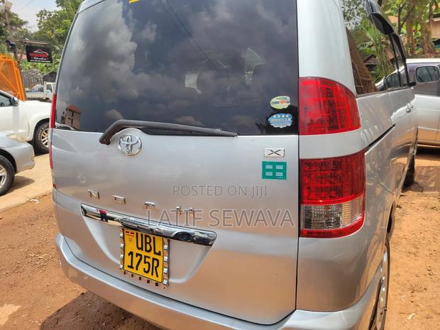 Toyota Noah 2.0 AWD (8 Seater) 2005 Silver
