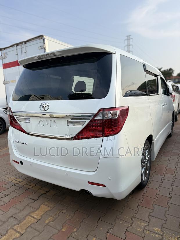 Toyota Alphard 2.4 Petrol AWD 2014 White