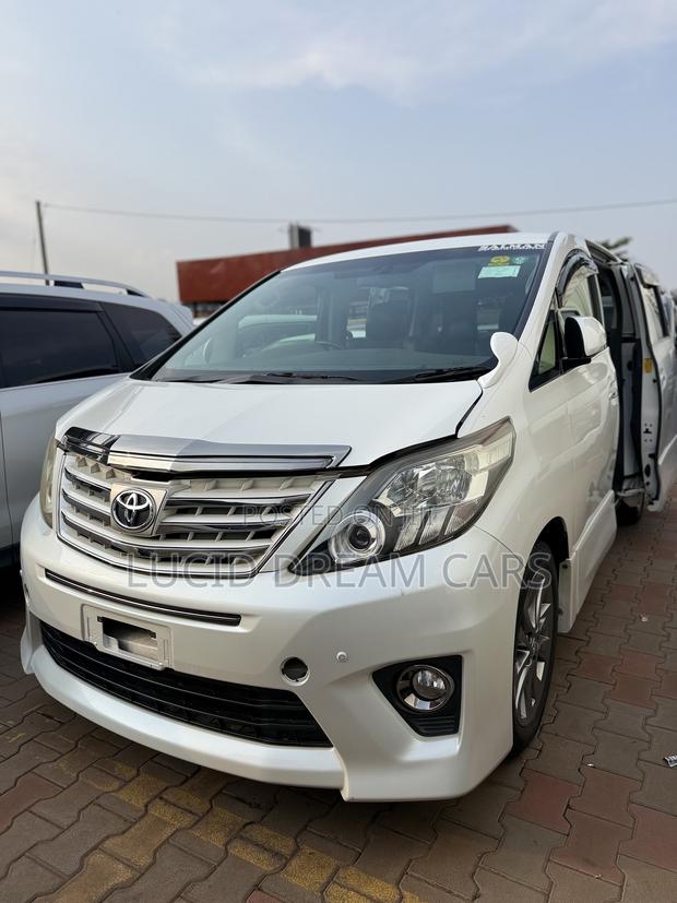 Toyota Alphard 2.4 Petrol AWD 2014 White