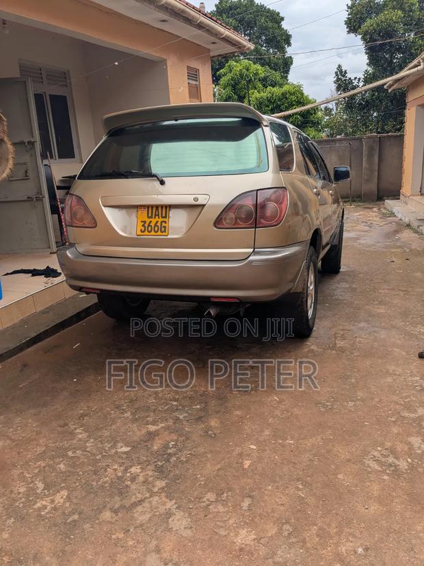 Toyota Harrier 2000 Silver