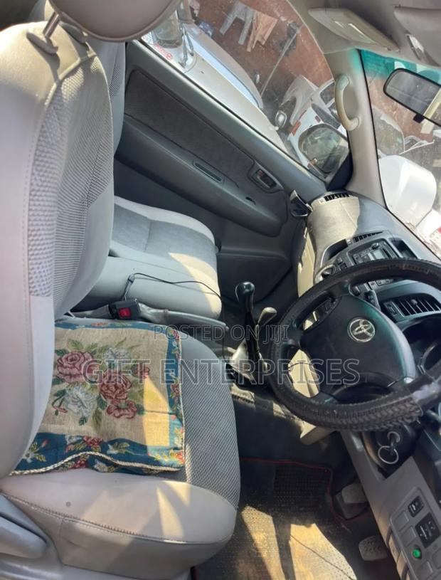Toyota Hilux 2010 White