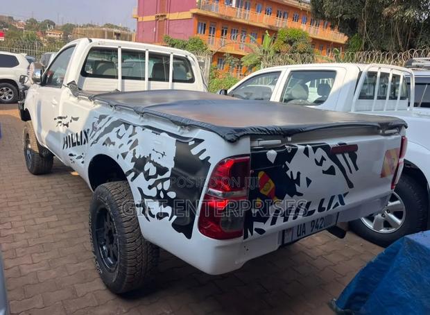 Toyota Hilux 2010 White